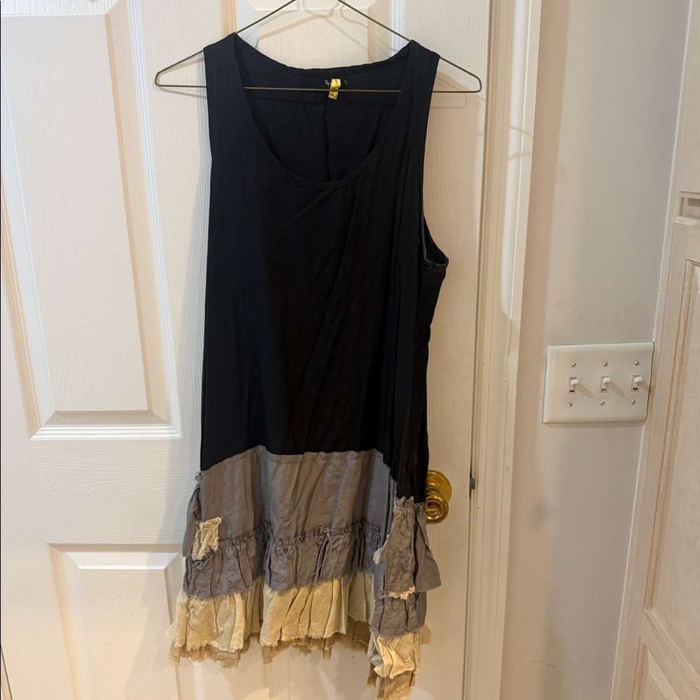 Black sleeveless dress.
